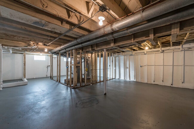 Building Photo - 821 12th St