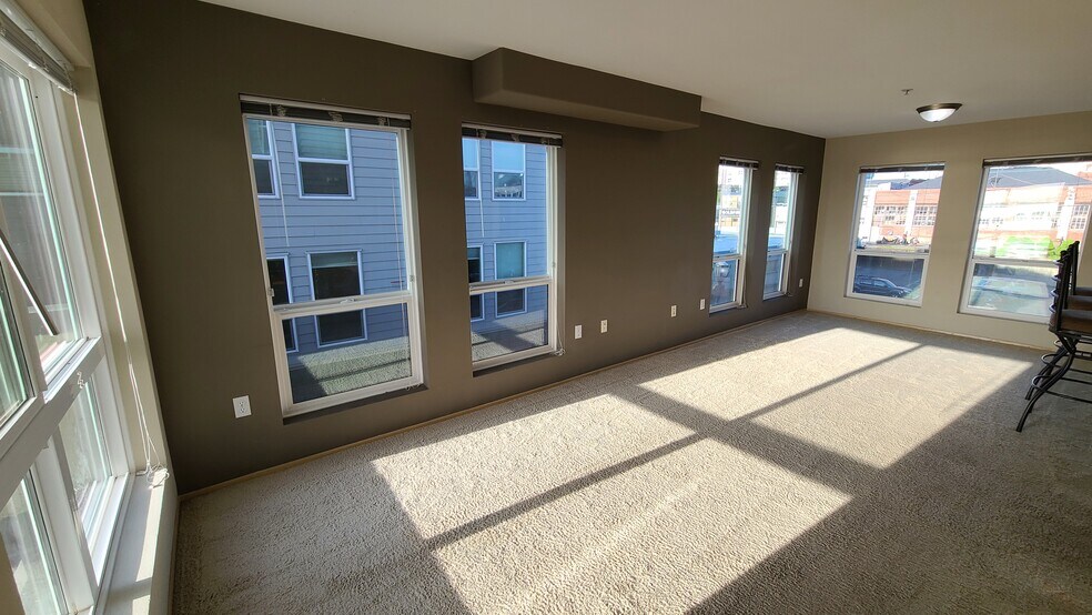 Living/Dining Room Face East - 2824 Grand Ave