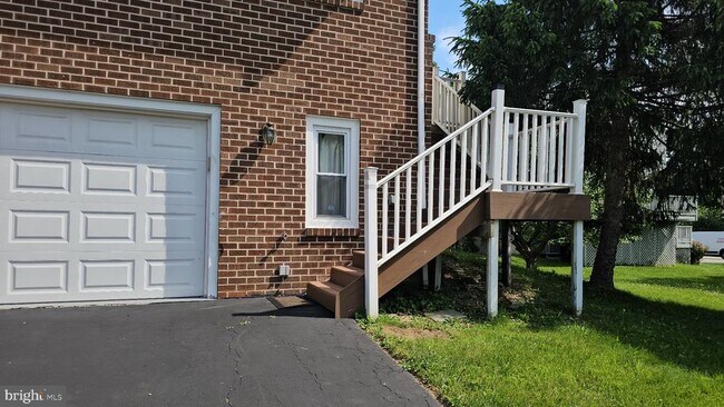 Building Photo - 117 Hamlet Dr