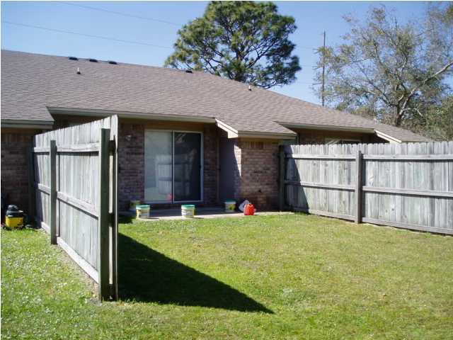 Building Photo - Charming 2-Bed, 2-Bath Townhouse in Fort W...