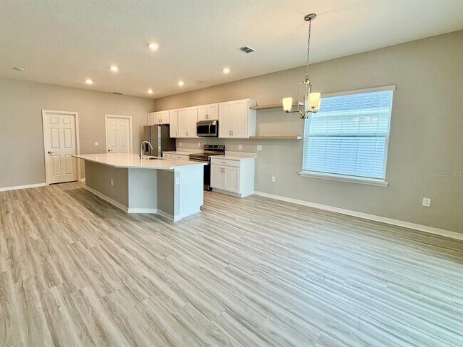 Building Photo - 35519 Bellington Blvd