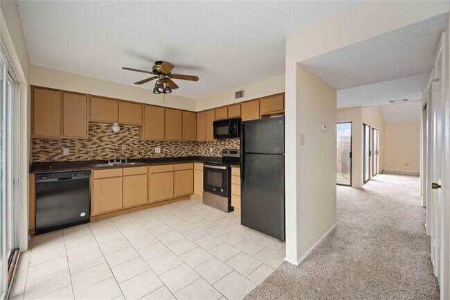 Building Photo - 12033 Bob White Dr