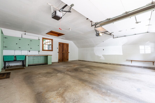 Building Photo - 171 Silver St