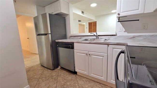 Building Photo - 1350 SE 3rd Ave