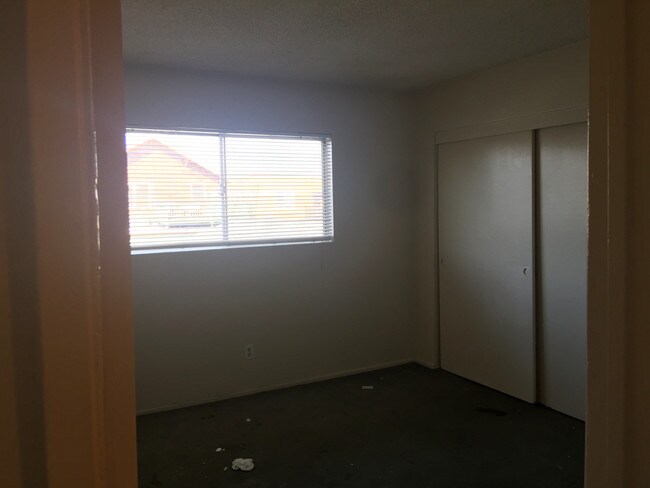 Building Photo - 631 Almond Ave