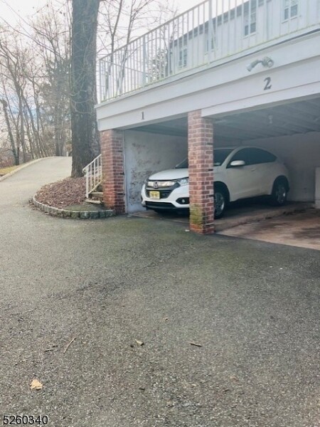 Building Photo - 10 Beech Spring Dr