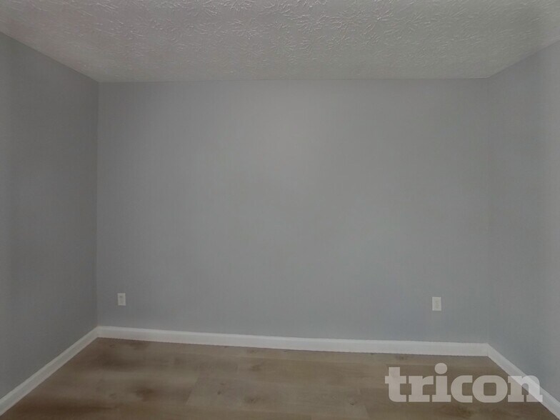 Building Photo - 210 Pebble Creek Dr