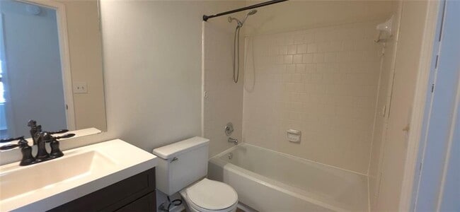 Building Photo - 330 Knoll Ridge Ct