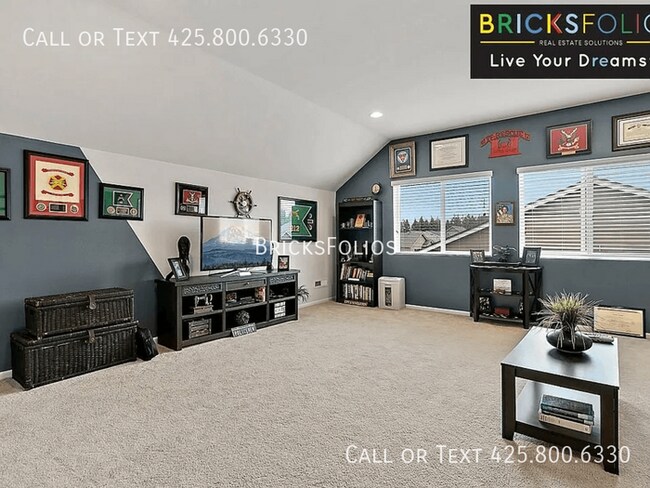 Building Photo - Modern Comfort Awaits You in This Puyallup...