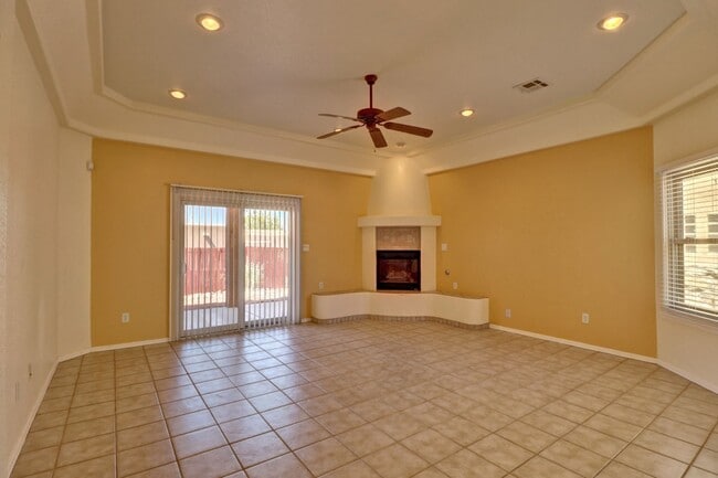 Building Photo - 2305 Santo Domingo Ave