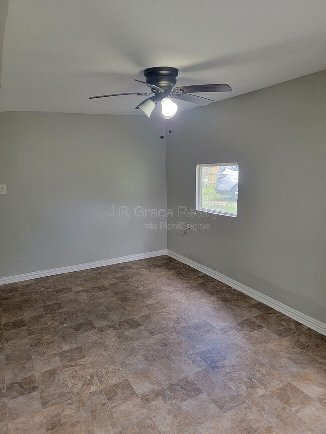 Building Photo - 1118 Oaklawn St