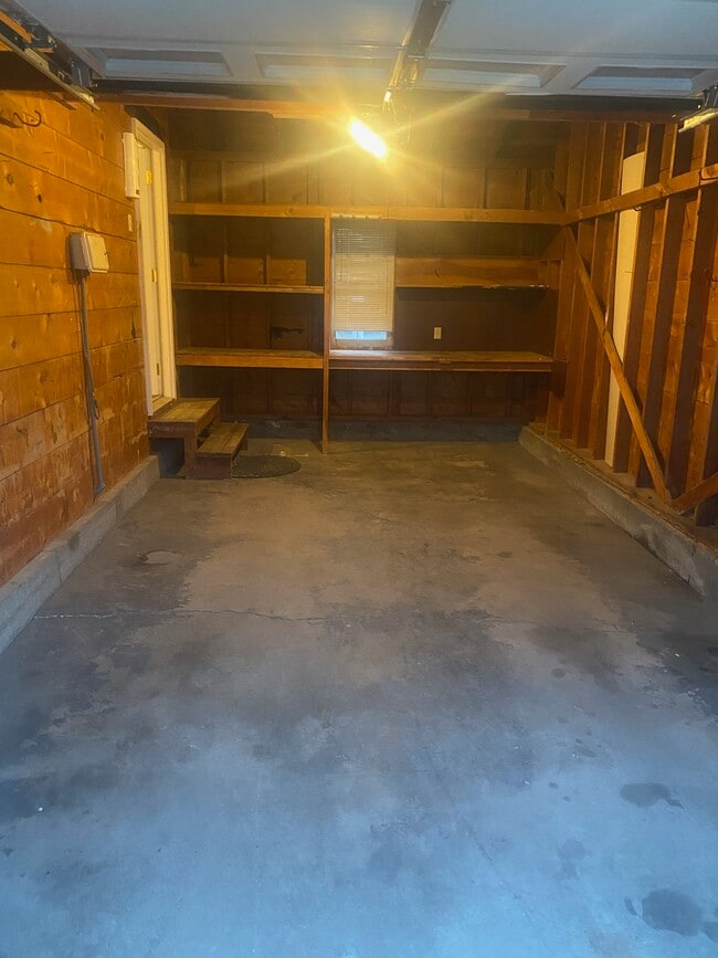 Building Photo - 2304 Hewitt Dr