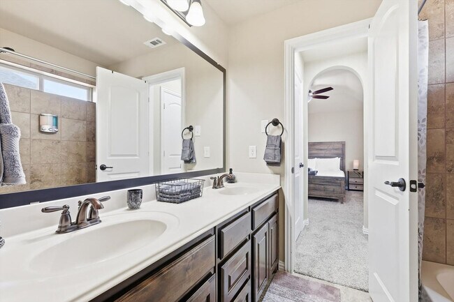 Building Photo - 1370 Pelican Dr
