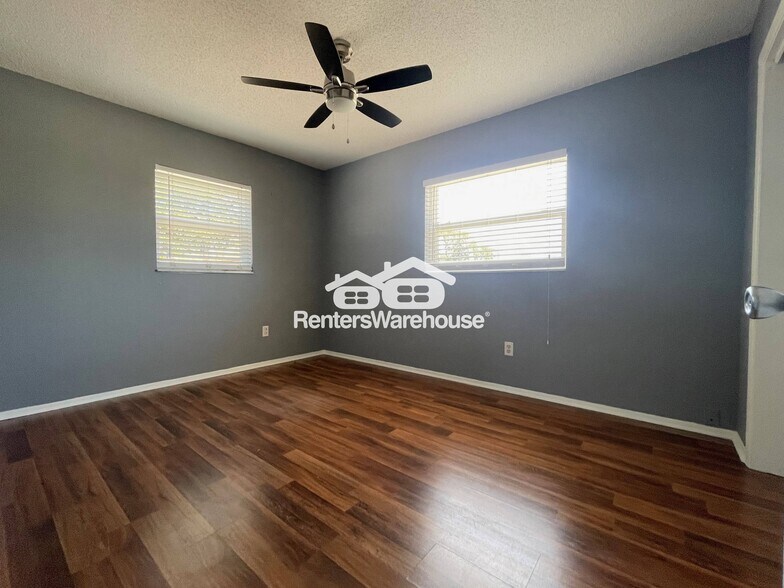 Building Photo - 1505 Beach Dr SE