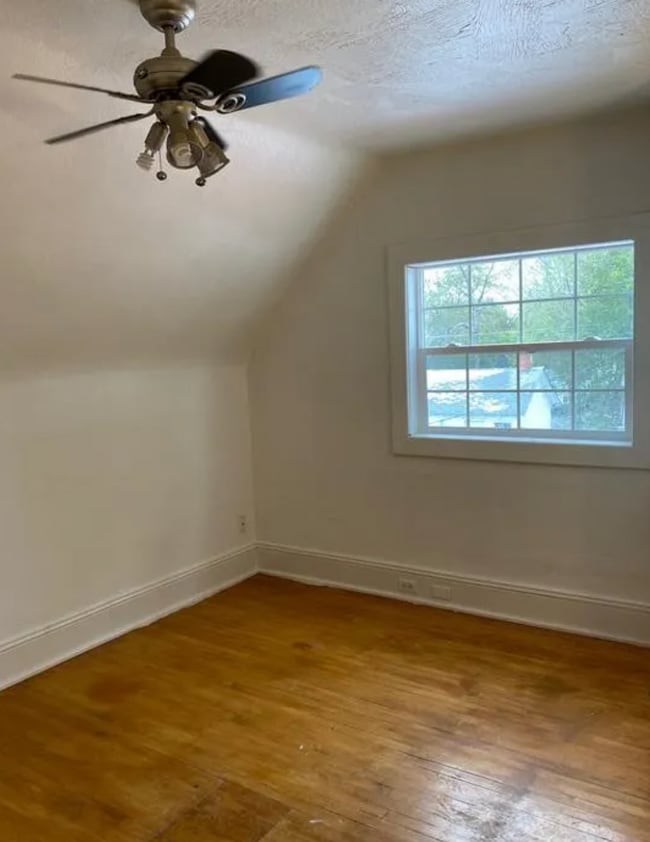 Building Photo - 4 Bedroom 2 Bath in Townsend!