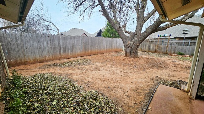 Building Photo - Four Bed/2 Bath Near Lake Hefner