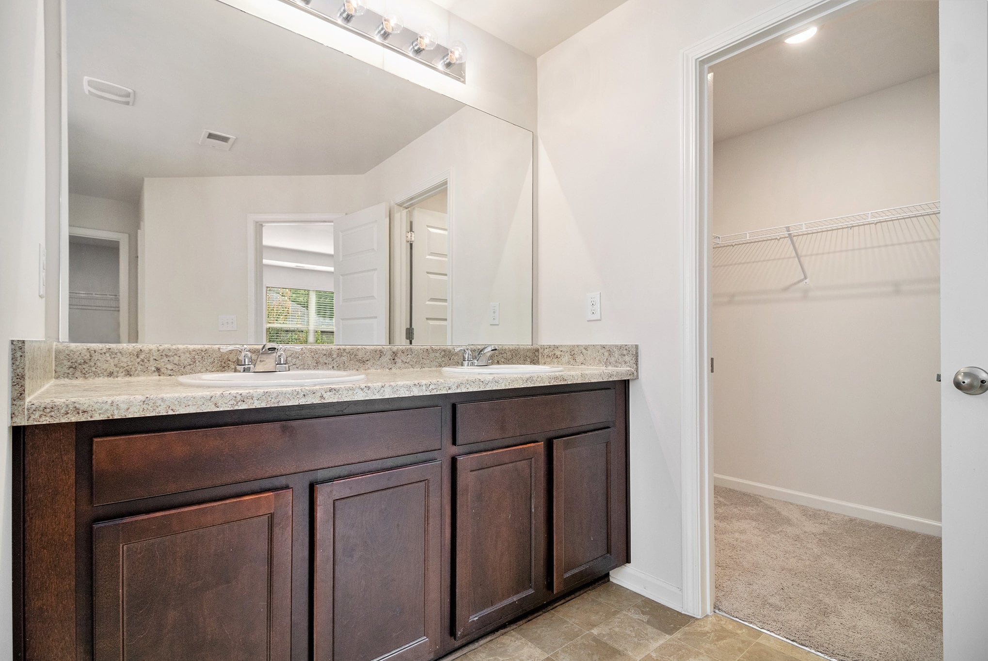Building Photo - 3135 Hendrick Dr