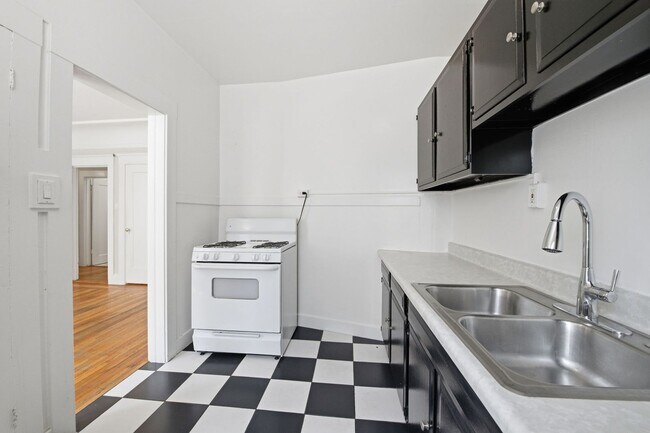 Building Photo - 2100 Post St