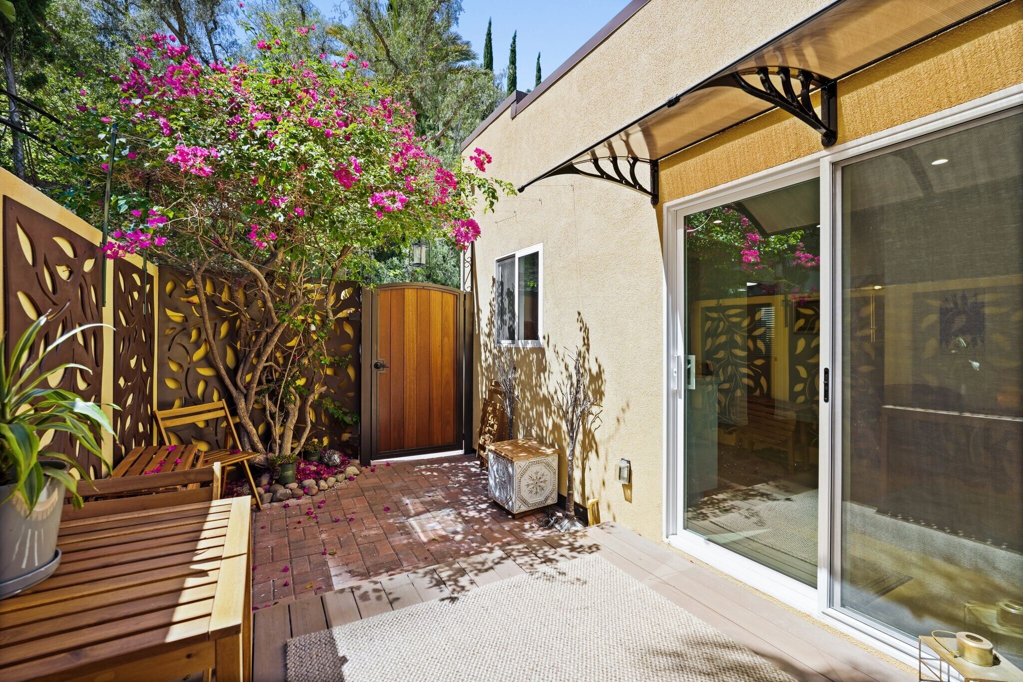 Building Photo - 2258 Helios Dr
