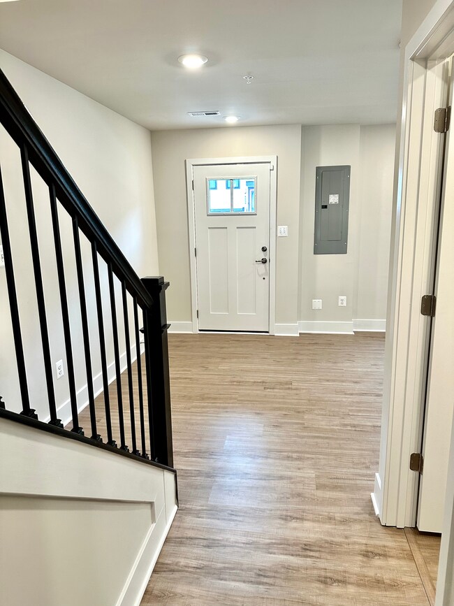 Building Photo - 822 Teacher Mitchell Rd