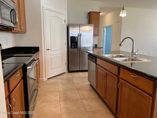 Building Photo - 728 Remington Green Dr SE