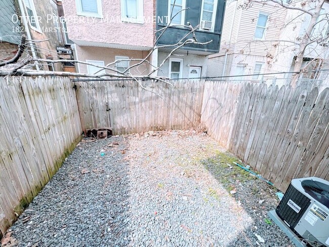 Building Photo - 1824 N Marston St