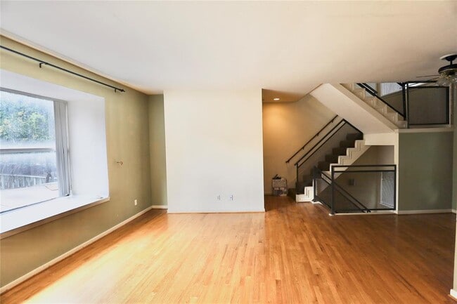 Building Photo - 404 Rosalie St