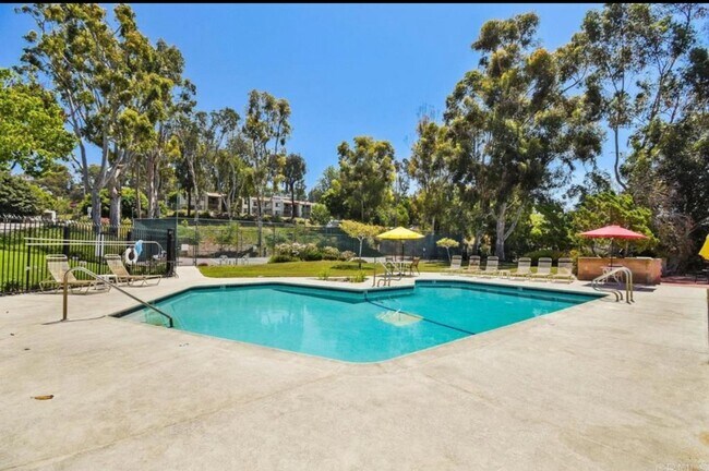 Building Photo - Stylish 1-Bed Condo in Tierrasanta