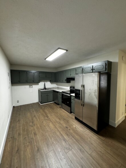 Building Photo - 320 Samantha Cove