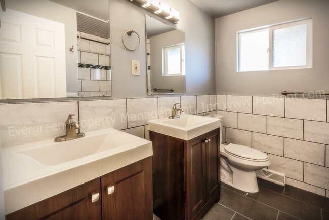 Building Photo - Adorable 3-bedroom Close to CSU and Old Town!