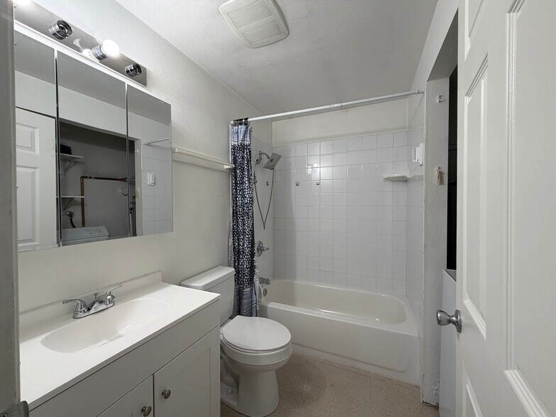 Building Photo - 3111 W 30th Ave