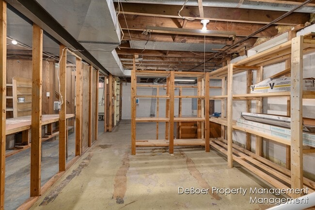 Building Photo - 2945 Roosevelt Rd