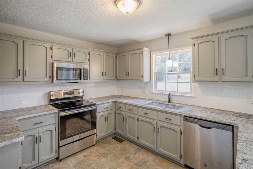 Kitchen - 10280 Long Meadow Rd