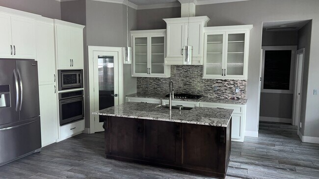 Building Photo - VIDEOTOUR: Executive-Style Custom Home, Incredible Quality! PETS WELCOME