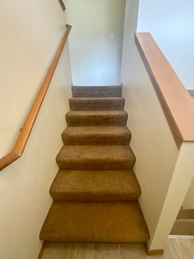 Building Photo - Spacious 3 Bedroom, 2 Bathroom Home!