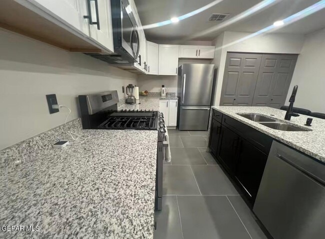 Building Photo - 6902 S Angora Loop Ave