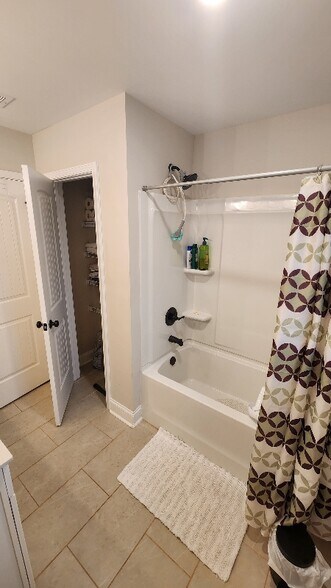 Building Photo - 208 Otters Rdg Dr