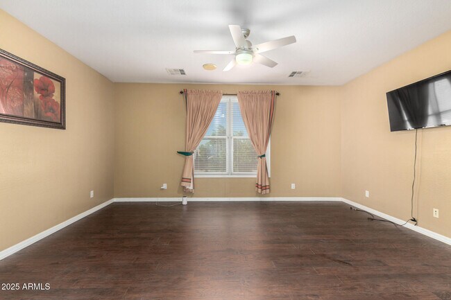 Building Photo - 6820 S 42nd Ln