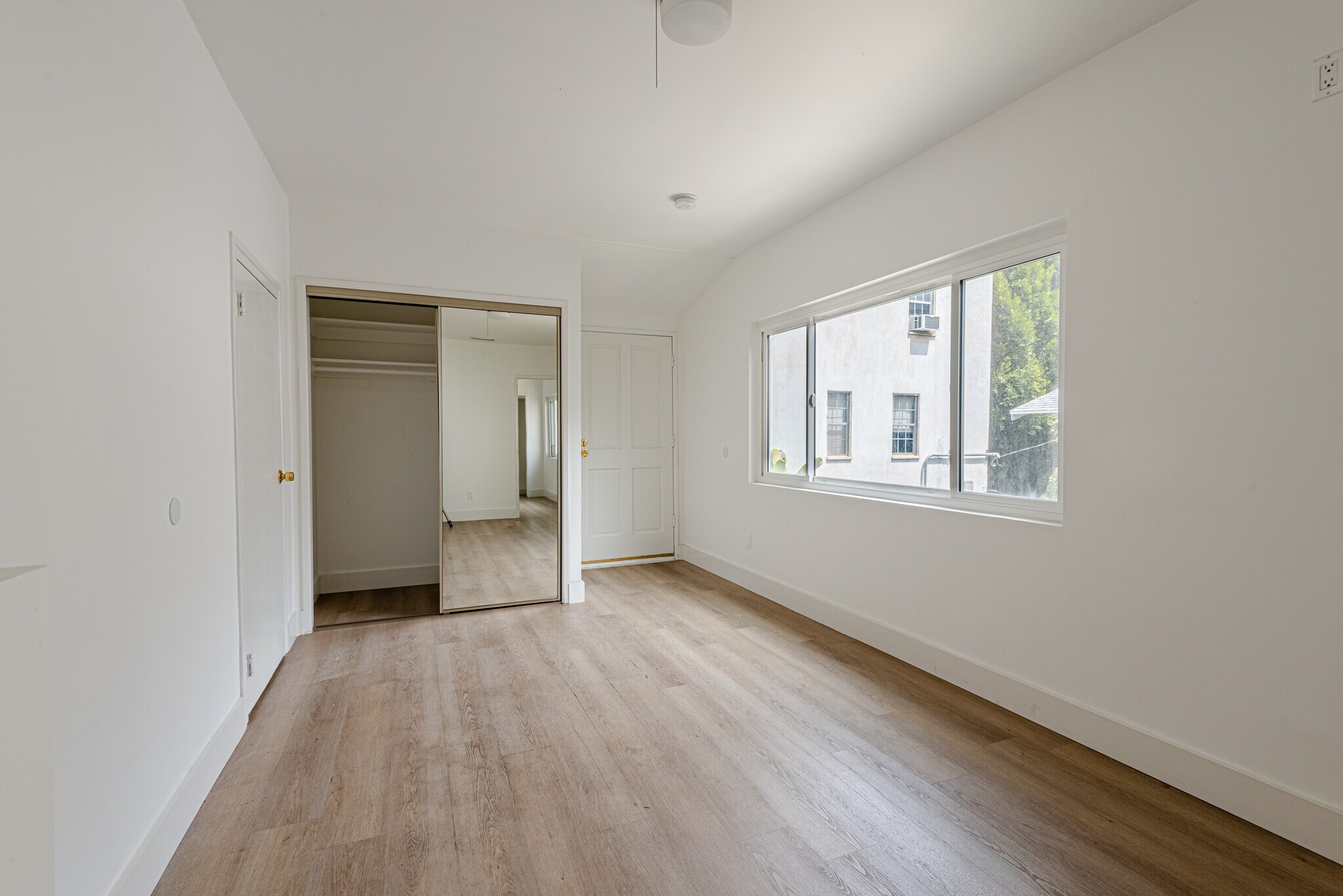 Building Photo - 1038 N Crescent Heights Blvd