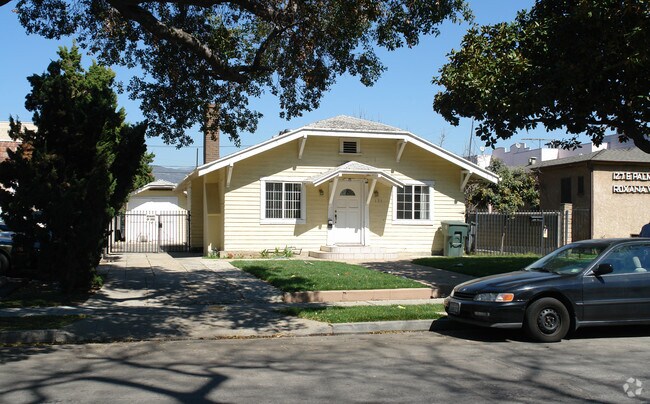 Primary Photo - 123 E Palmer Ave