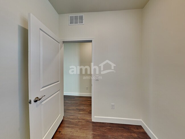 Building Photo - 7456 S Via Bombachas