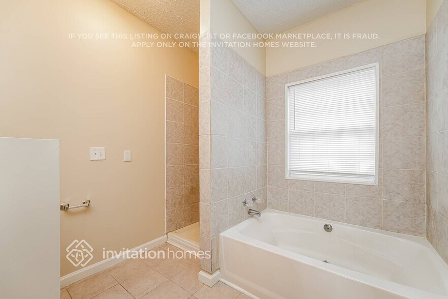 Building Photo - 1410 Chelsea Downs Ln NE