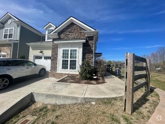 Building Photo - 421 Birr Dr