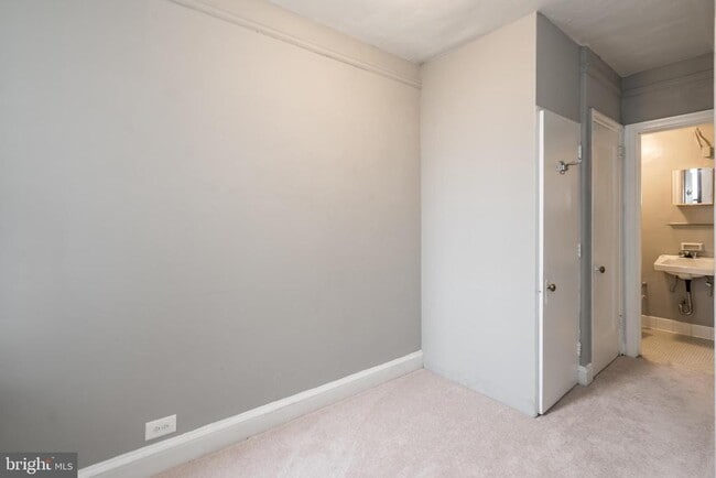 Building Photo - 2031 Locust St