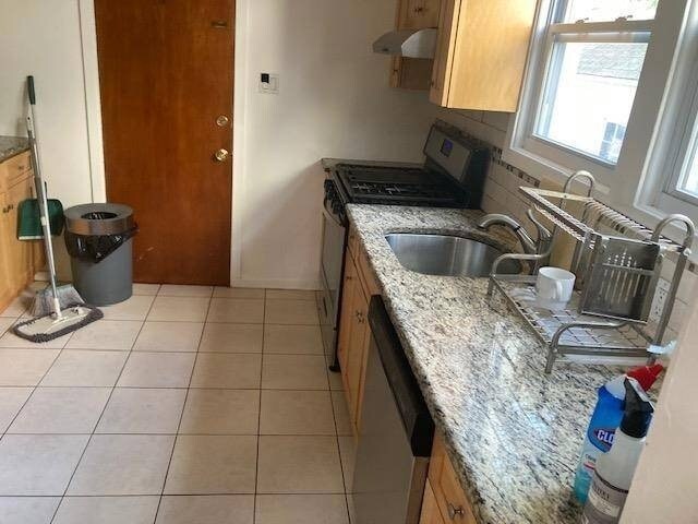 Building Photo - 37 Teresa Ave