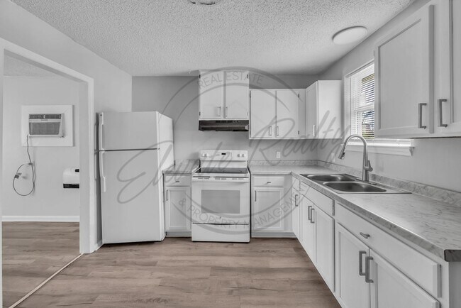 Building Photo - Updated Two Bedroom Ranch w/ Special!