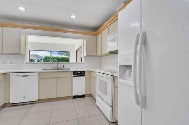 Building Photo - 4585 SW 87th Ave