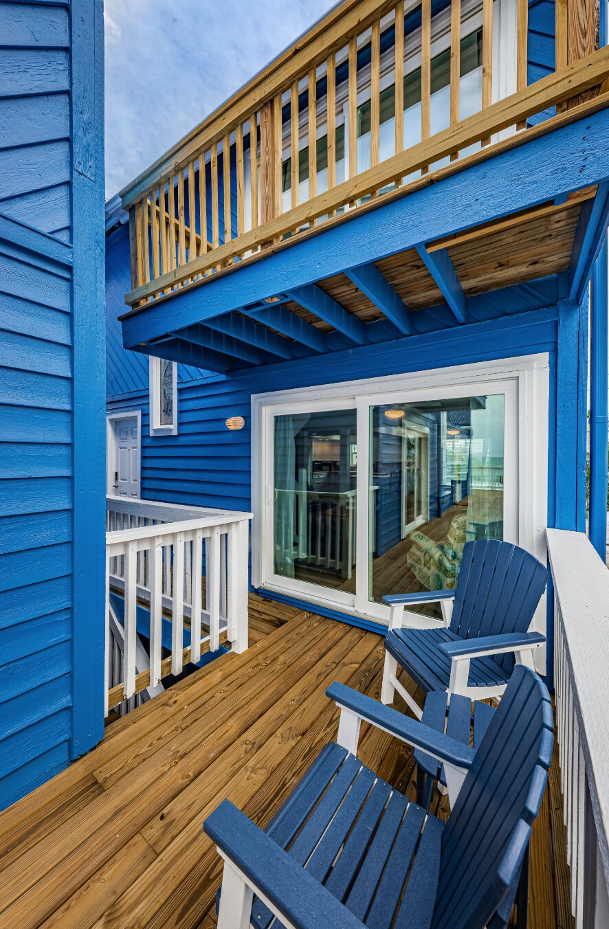 Secondary Balcony Lounge Access - 8432 W Gulf Blvd