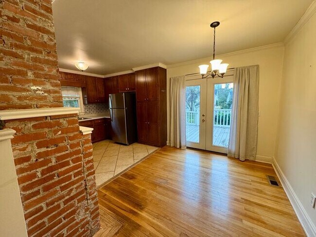 Building Photo - Just in time for the Holidays-Medical District Location, Character Galore