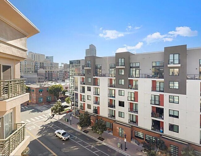 Building Photo - Amazing Downtown Unit Available For Rent!!!
